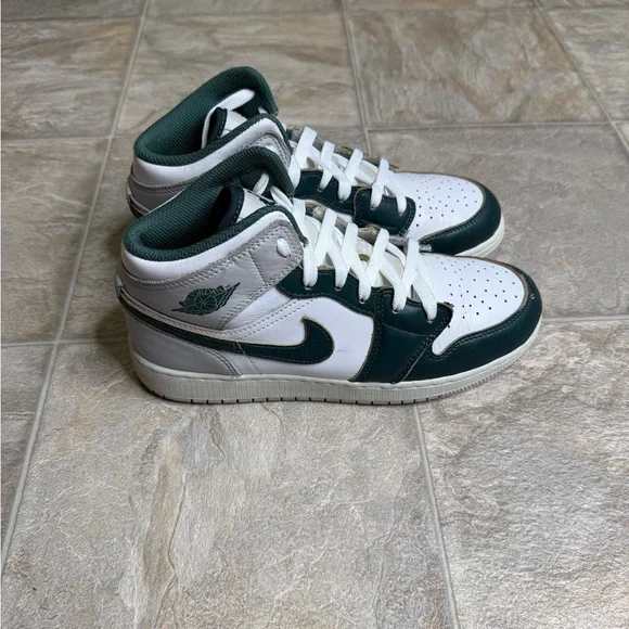 Air Jordan 1 Mid Oxidized Green GS Shoe Size 5.5Y Green FQ8088-103 Preowned - Picture 2 of 8